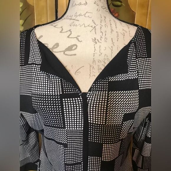 Purple Rain Women's Black White 3/4 Sleeve Geometric Print Dress - Size S - Picture 6 of 7